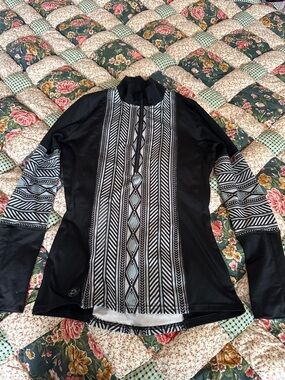 A—Women's Black Long-Sleeve Geometric Zip-Front Top